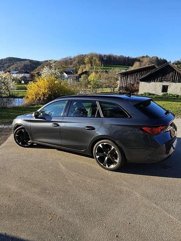 Gebraucht Cupra Leon 150 PS (110 kW) 2024 Blau Kombi