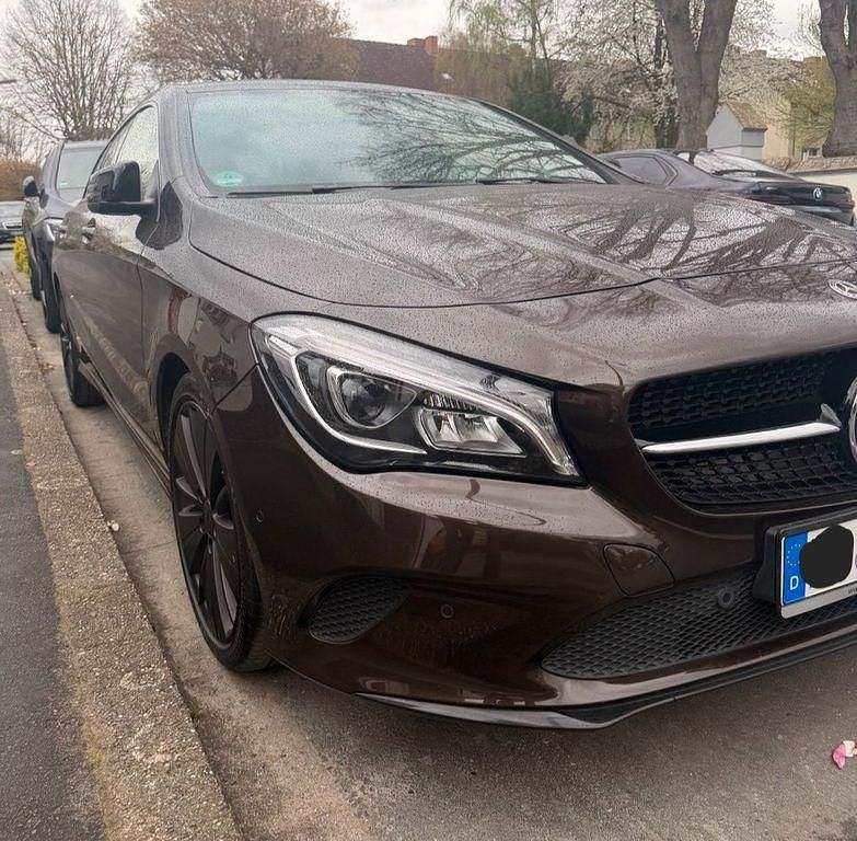 Gebraucht Mercedes CLA180 Shooting Brake 122 PS (89 kW) 2018 Braun Kombi