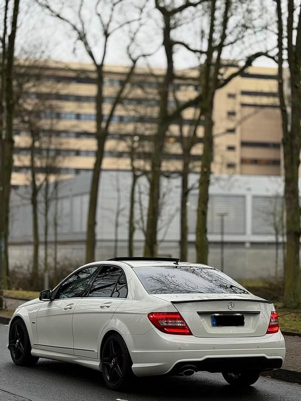 Gebraucht Mercedes C250 204 PS (150 kW) 2012 Weiß Limousine