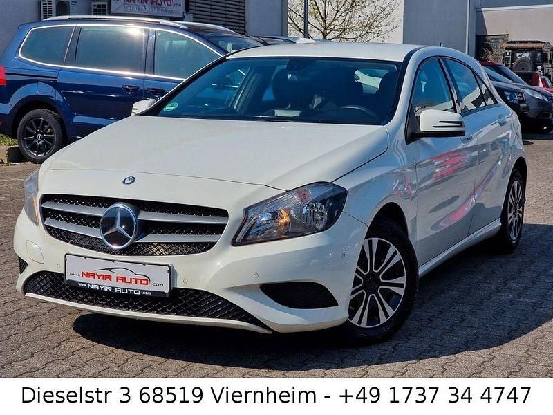 Gebraucht Mercedes A180 109 PS (80 kW) 2013 Weiß Limousine