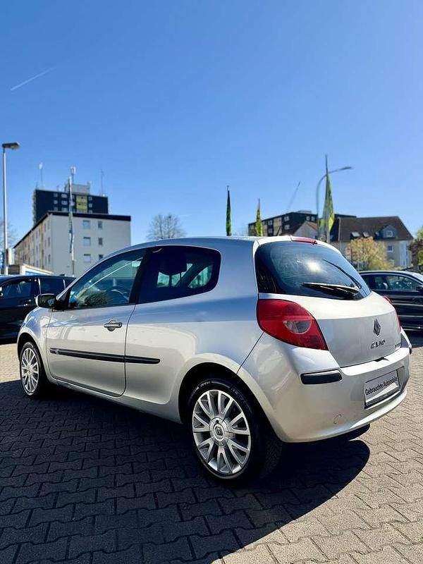 Gebraucht Renault Clio II Exception 111 PS (81 kW) 2006 Platingrau Kleinwagen
