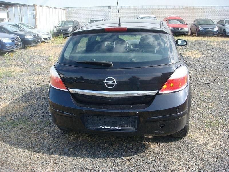 Gebraucht Opel Astra Edition 105 PS (77 kW) 2005 Schwarz Limousine