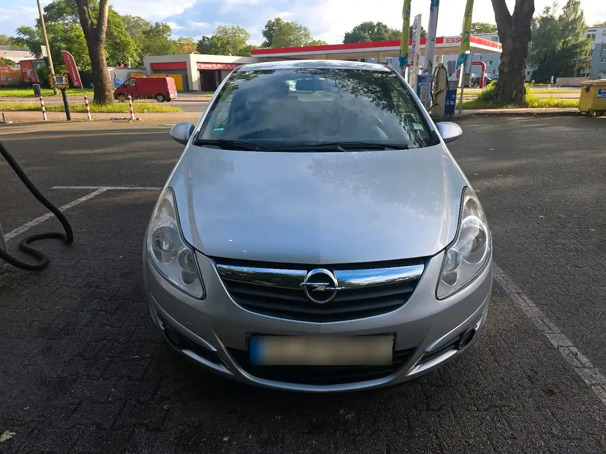 Gebraucht Opel Corsa 80 PS (58 kW) 2009 Silber Kleinwagen