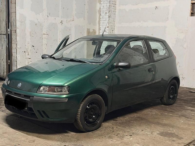 Grün Gebraucht 2000 Fiat Punto Kleinwagen | 700 € (Etwas zu teuer) - Bild 1/4