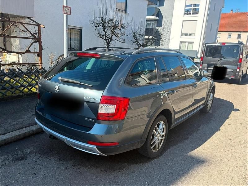 Usado Skoda Octavia 184 HP (135 kW) 2016 Cinzento Citadino