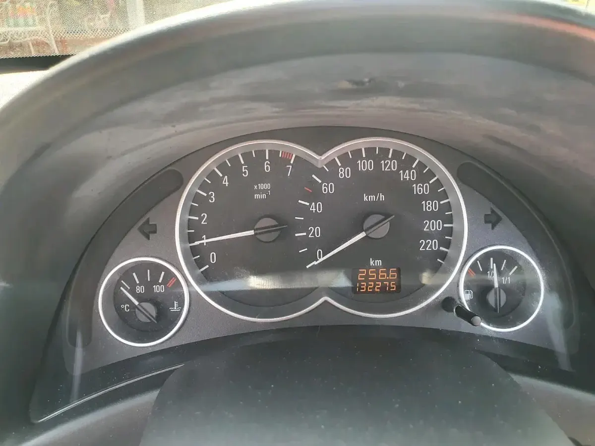 Gebraucht Opel Tigra 125 PS (91 kW) 2005 Silber Cabrio