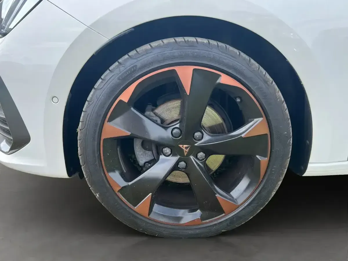 Second-hand Cupra Leon 150 CP (110 kW) 2023 Alb Berlinǎ