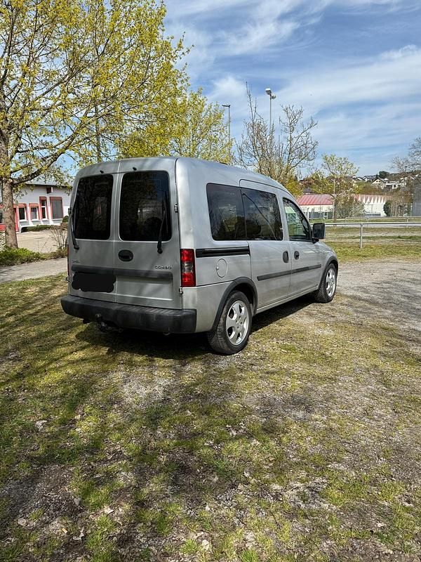 Second-hand Opel Combo 87 CP (63 kW) 2004 Argintiu Monovolum