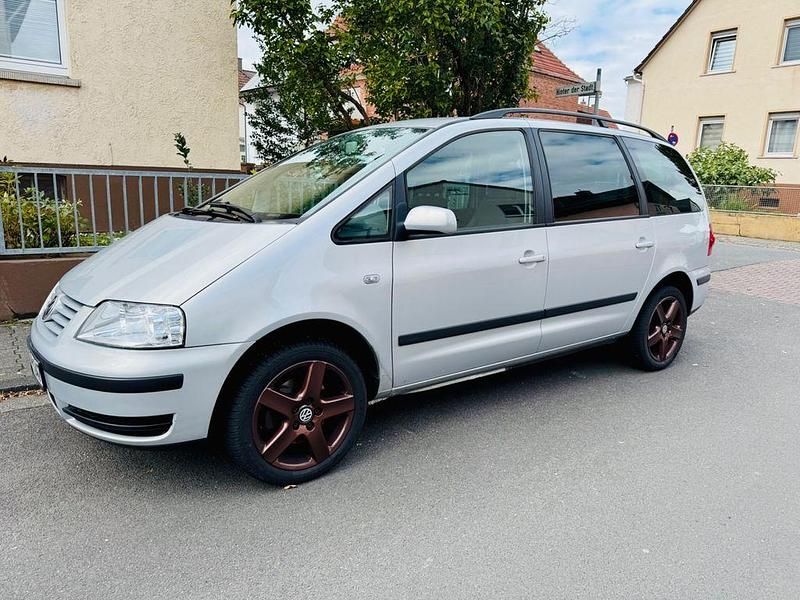 Silber Gebraucht 2004 VW Sharan Family Van / Kleinbus | 2.999 € (Etwas zu teuer) - Bild 1/4