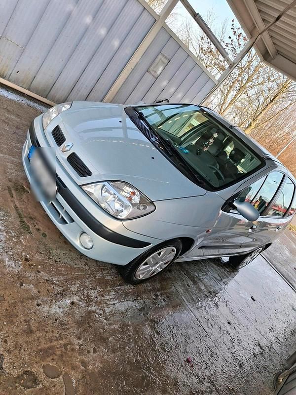 Grau Gebraucht 2003 Renault Mégane GrandTour Kombi | 2.400 € - Bild 1/4
