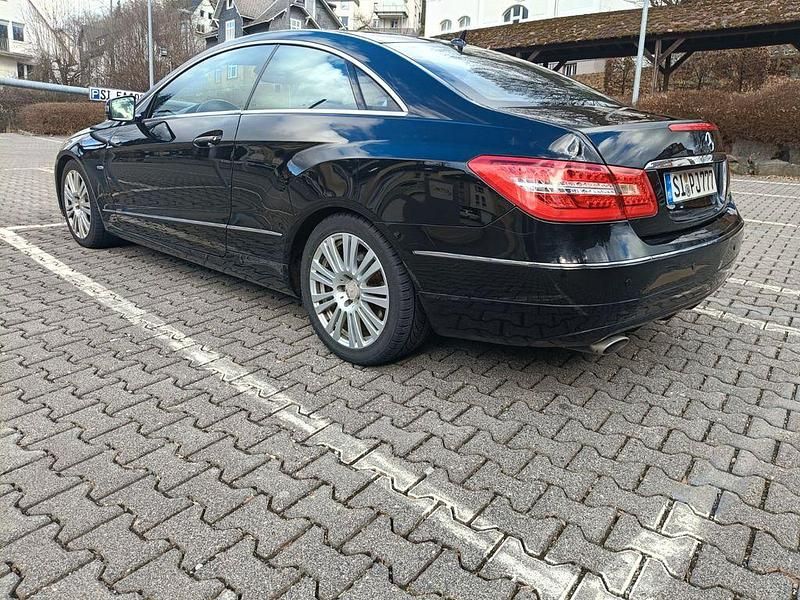 Gebraucht Mercedes E250 204 PS (150 kW) 2011 Schwarz Coupé