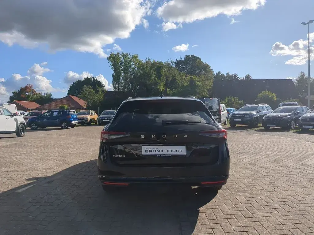 Neu Skoda Superb Selection 150 PS (110 kW) 2025 Onyxschwarz metallic Kombi