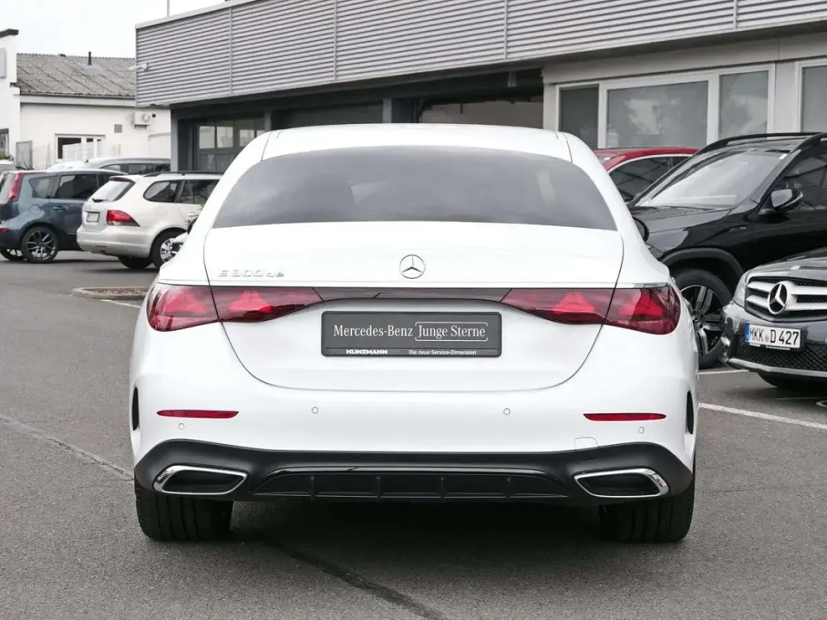 Gebraucht Mercedes E300 AMG 313 PS (230 kW) 2025 Manufaktur lack manufaktur opa Limousine