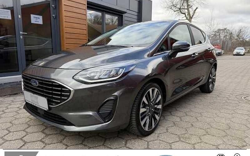Grau Gebraucht 2023 Ford Fiesta Titanium X Kleinwagen | 19.997 € (Fairer Preis) - Bild 1/4