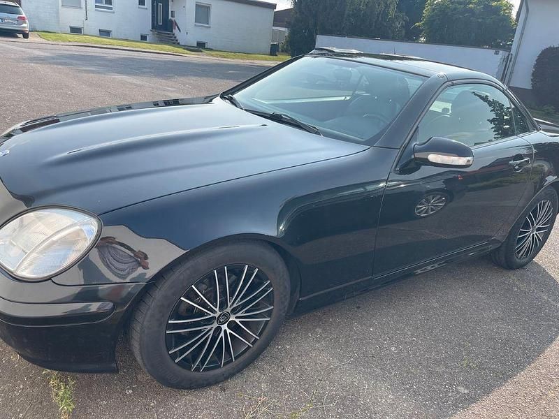 Schwarz Gebraucht 2001 Mercedes SLK200 Cabrio | 6.400 € (Fairer Preis) - Bild 1/4