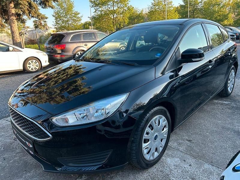 Gebraucht Ford Focus Ambiente 101 PS (74 kW) 2015 Schwarz Limousine