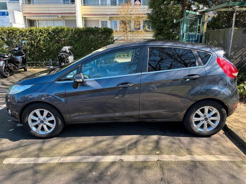 Blau Gebraucht 2009 Ford Fiesta Titanium Kleinwagen | 3.300 € (Fairer Preis) - Bild 1/4