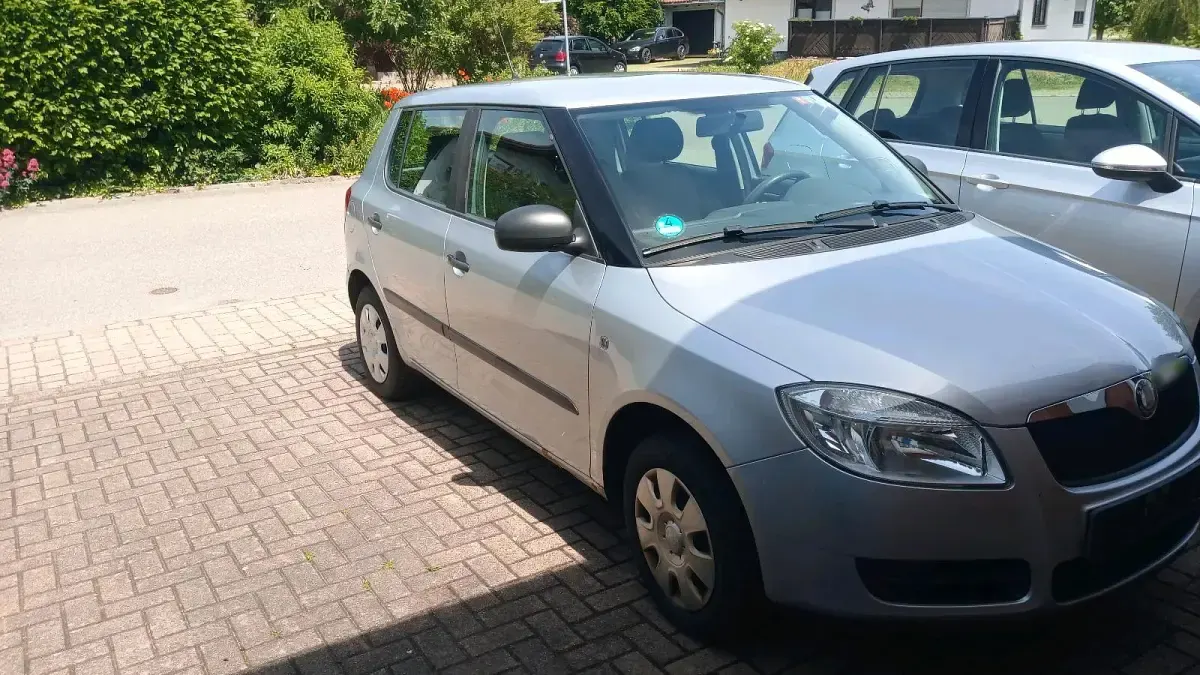 Gebraucht Skoda Fabia 60 PS (44 kW) 2009 Silber Kleinwagen