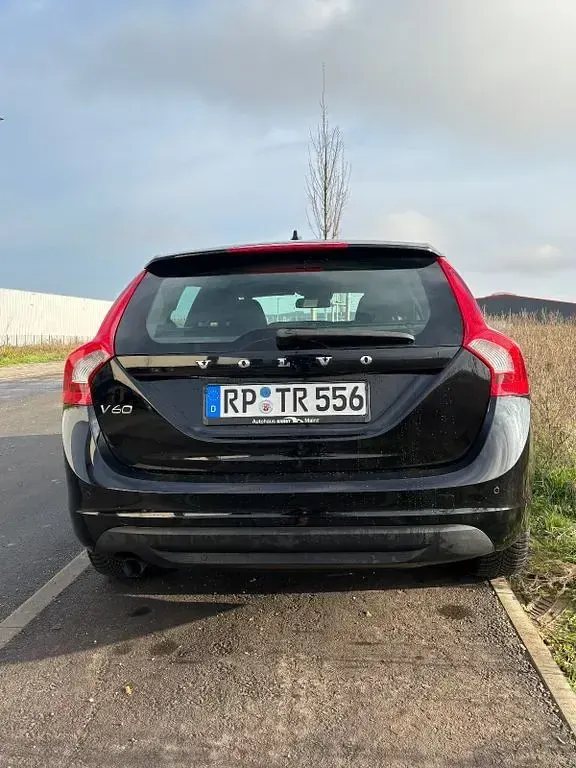 Gebraucht Volvo V60 163 PS (119 kW) 2013 Schwarz Kombi