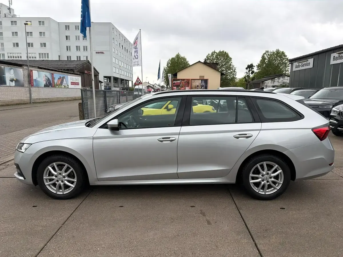 Gebraucht Skoda Octavia Ambiente 116 PS (85 kW) 2022 Silber Limousine