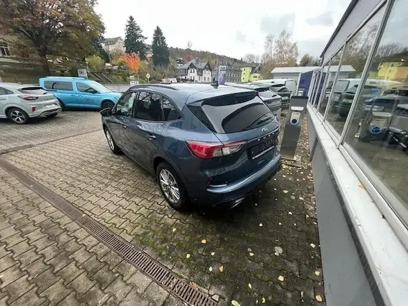 Usado Ford Kuga ST-Line X 152 HP (111 kW) 2021 Azul SUV