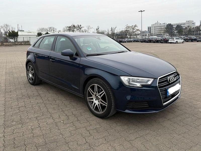 Gebraucht Audi A3 Design 150 PS (110 kW) 2016 Blau Limousine