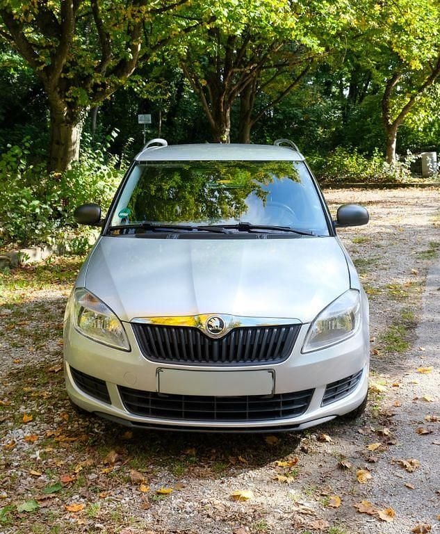 Silber Gebraucht 2013 Skoda Fabia Kombi | 2.500 € (Guter Preis) - Bild 1/4