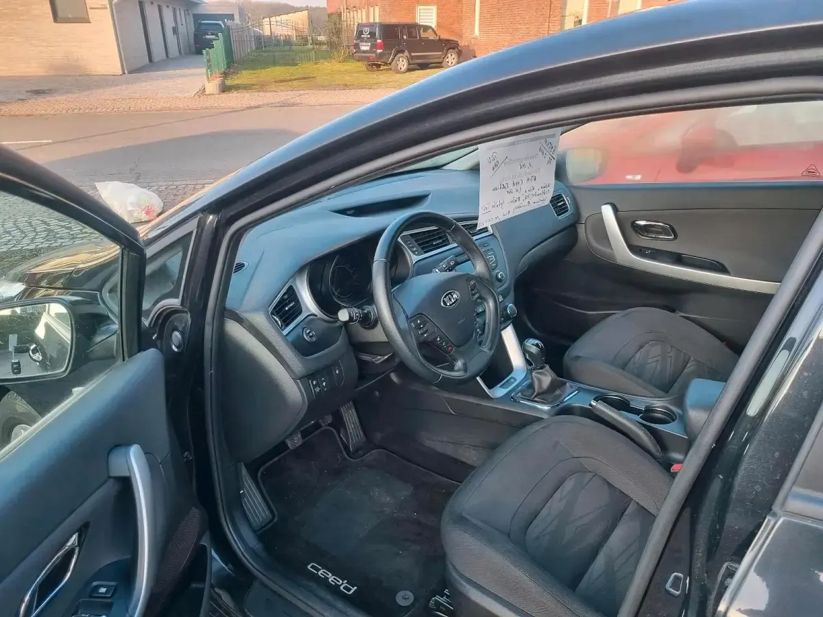 Gebraucht Kia Ceed 101 PS (74 kW) 2016 Schwarz Kleinwagen