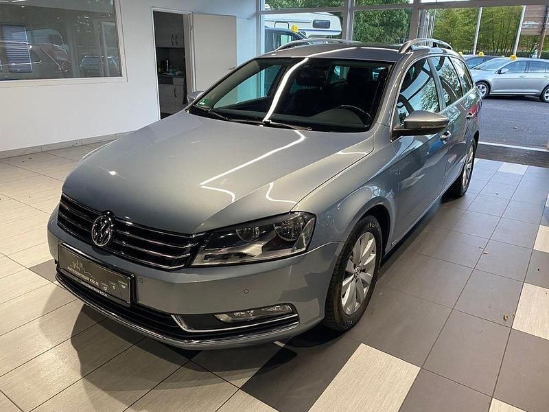 Grau Gebraucht 2013 VW Passat Comfortline Kombi | 5.950 € (Superpreis) - Bild 1/4