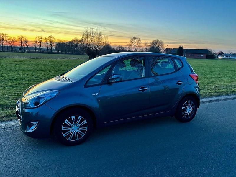 Gebraucht Hyundai ix20 Classic 90 PS (66 kW) 2016 Grau Kleinwagen