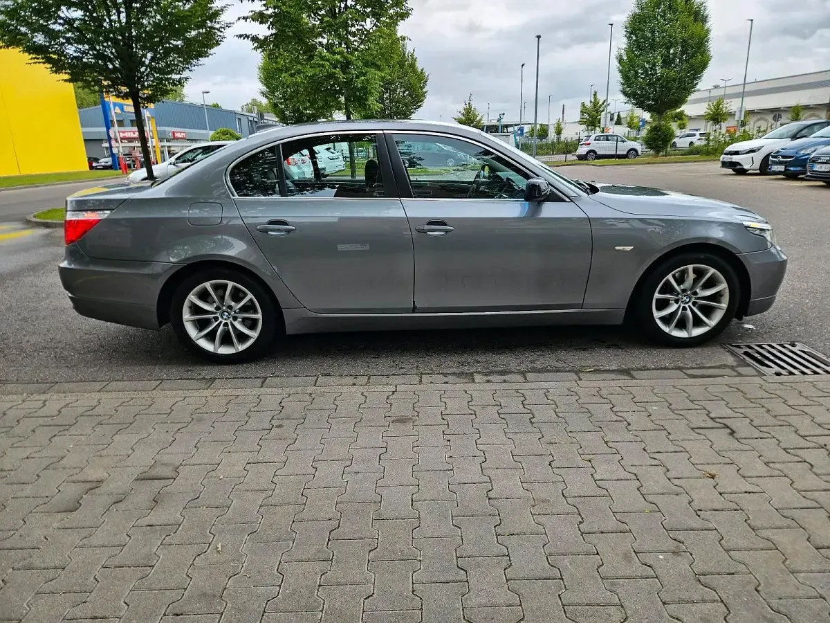 Gebraucht BMW 525 218 PS (160 kW) 2008 Grau Limousine