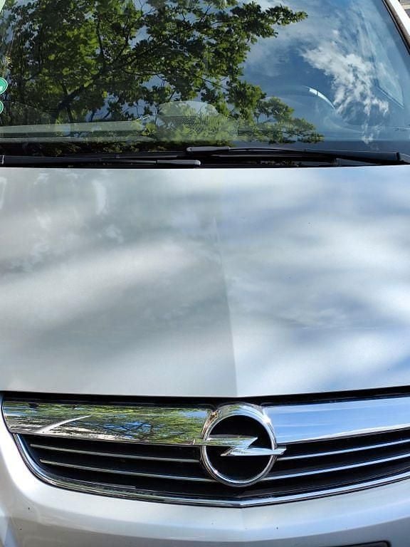 Silber Gebraucht 2010 Opel Zafira Family Van / Kleinbus | 5.300 € (Teuer) - Bild 1/4