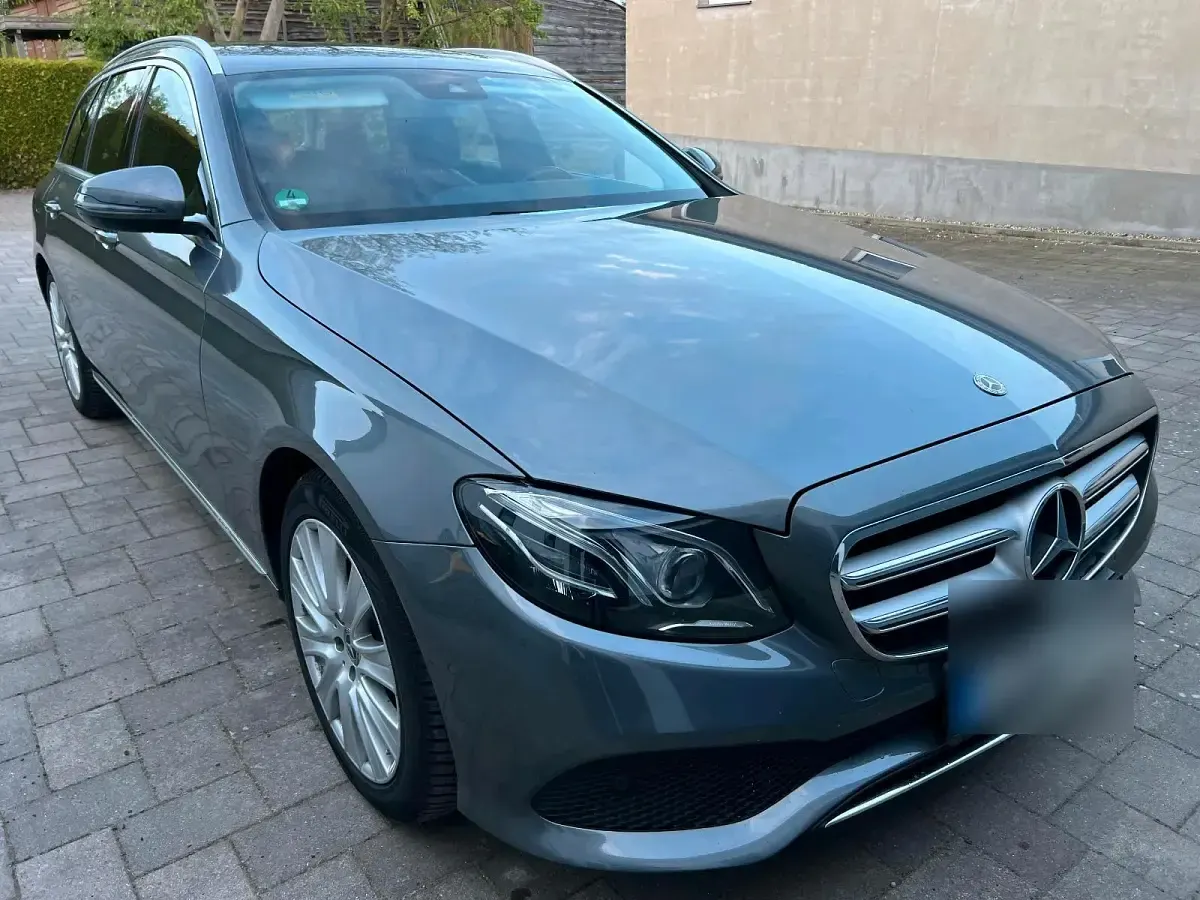 Gebraucht Mercedes E220 194 PS (142 kW) 2017 Grau Kombi