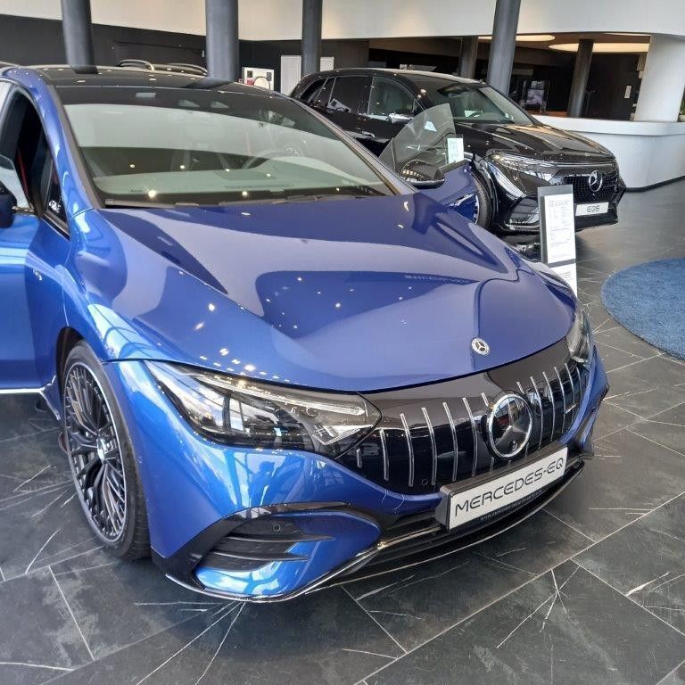 Blau Gebraucht 2022 Mercedes EQE AMG 43 AMG Limousine | 58.599 € (Fairer Preis) - Bild 1/4