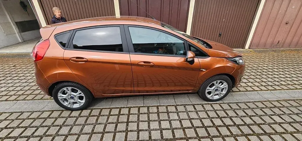 Gebraucht Ford Fiesta Trend 80 PS (58 kW) 2014 Braun Kleinwagen