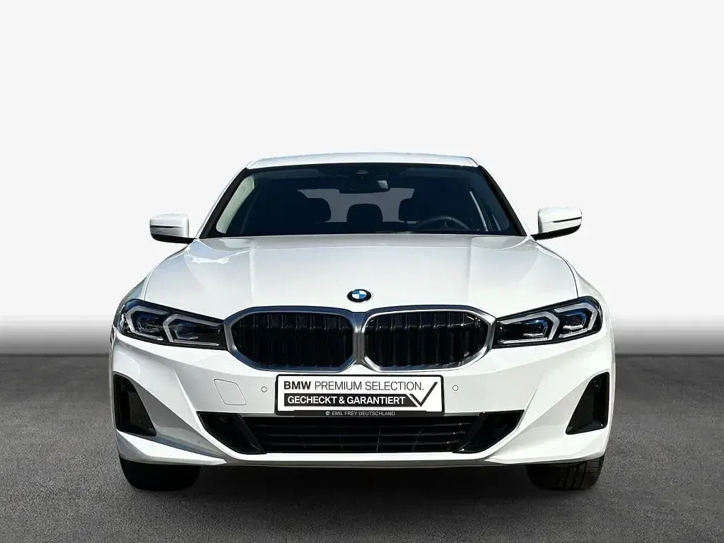Gebraucht BMW 320 Sport Line 190 PS (139 kW) 2025 Weiß Limousine