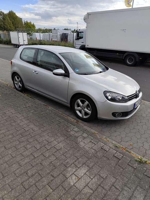 Silber Gebraucht 2010 VW Golf VI Team Limousine | 5.800 € (Superpreis) - Bild 1/4