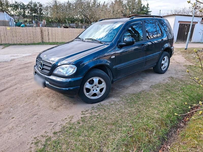 Second-hand Mercedes ML320 218 CP (160 kW) 2000 SUV