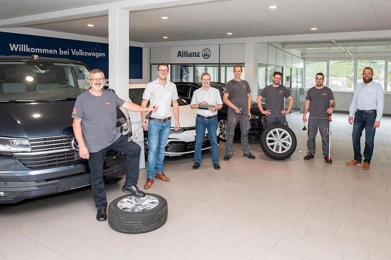 Grau Gebraucht 2022 VW Passat Business Kombi | 22.490 € (Fairer Preis) - Bild 1/1