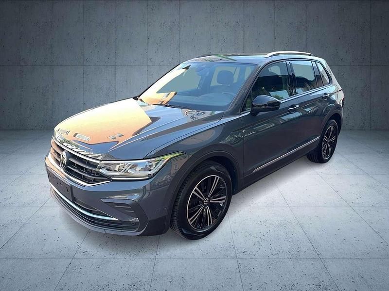 Grau Gebraucht 2022 VW Tiguan Active SUV | 30.480 € (Fairer Preis) - Bild 1/4