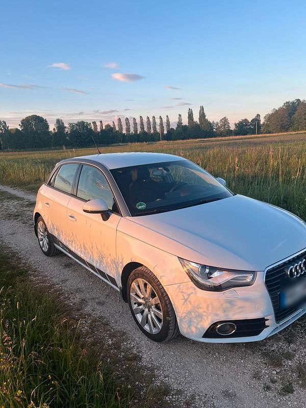Second-hand Audi A1 122 CP (89 kW) 2012 Albastru Hatchback