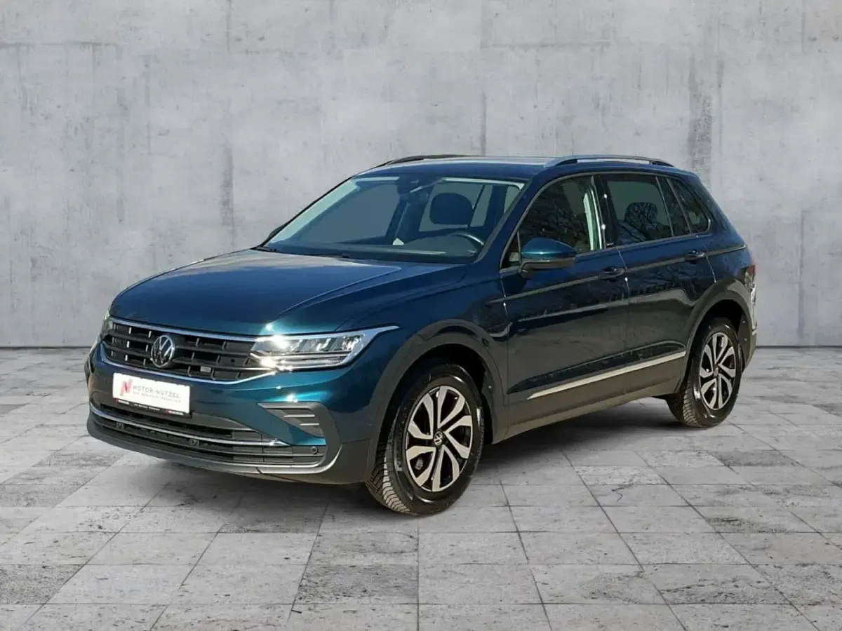 Używany VW Tiguan Active 150 KM (110 kW) 2022 Niebieski SUV