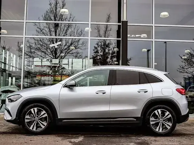 Gebraucht Mercedes GLA180 Progressive 136 PS (100 kW) 2024 Silber SUV