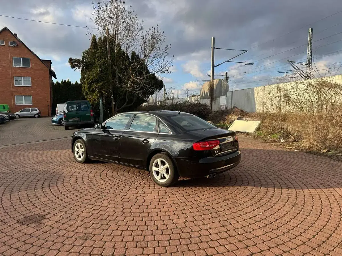 Gebraucht Audi A4 Ambiente 190 PS (139 kW) 2015 Mythosschwarz metallic Limousine