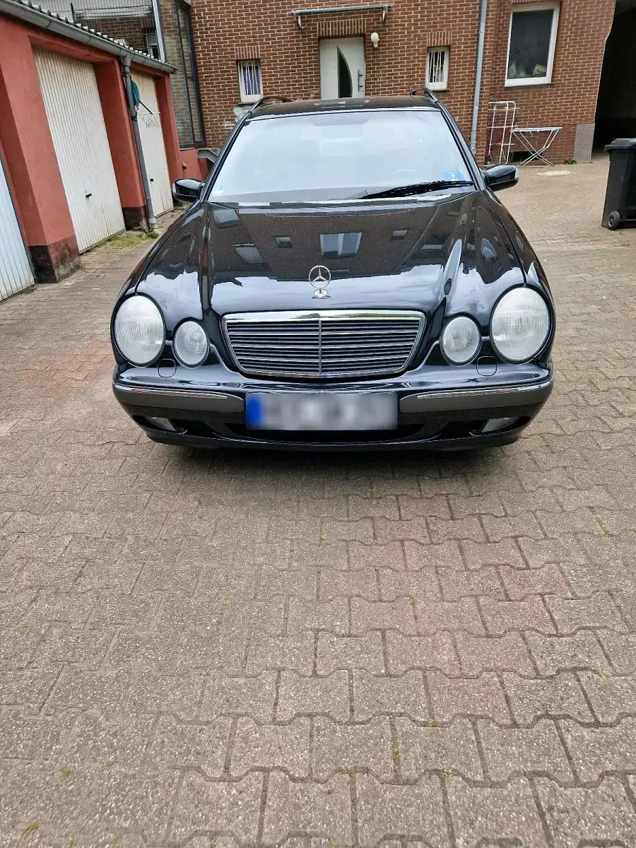 Usata Mercedes E280 204 CV (150 kW) 2000 Nero Station wagon