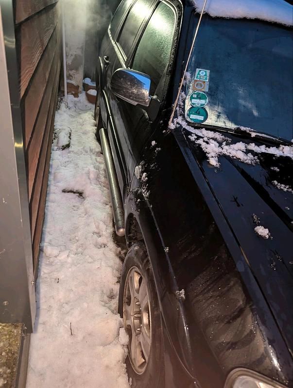 Schwarz Gebraucht 2005 Mazda Tribute SUV | 1.000 € (Superpreis) - Bild 1/4