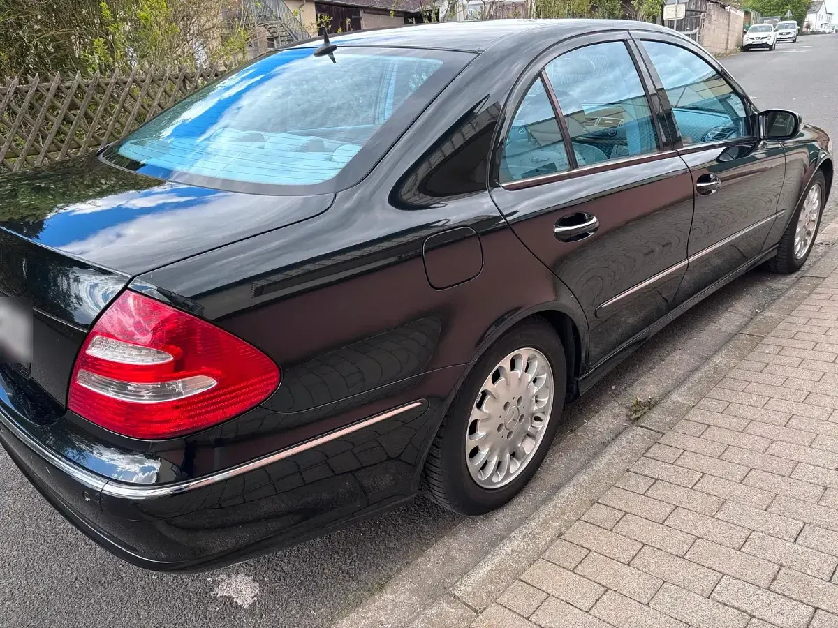 Gebraucht Mercedes E200 Avantgarde 163 PS (119 kW) 2004 Schwarz Limousine