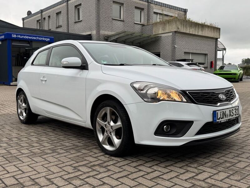 Weiß Gebraucht 2011 Kia Ceed Sportswagon Kombi | 5.000 € (Fairer Preis) - Bild 1/4