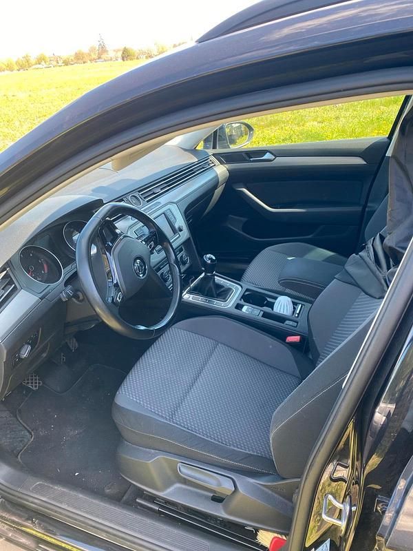 Gebraucht VW Passat 120 PS (88 kW) 2016 Schwarz Limousine