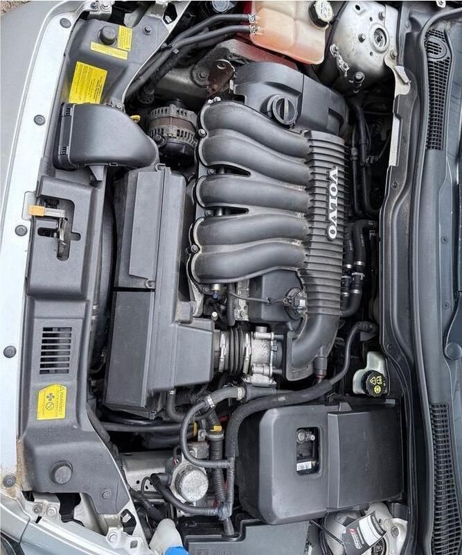 Silber Gebraucht 2004 Volvo S40 Limousine | 2.400 € - Bild 1/4